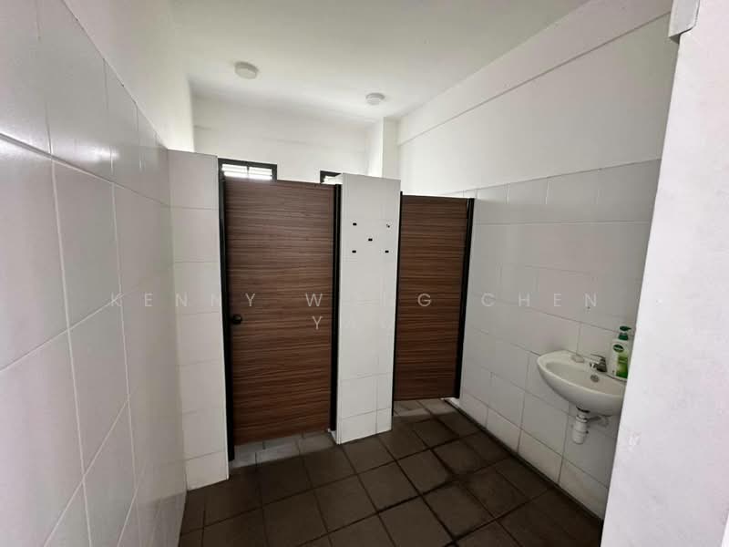 Kilang untuk Dijual di Taman Perindustrian Cemerlang (Ulu Tiram) - Kenny Wong Chen Yao - Bathroom - PropertyGuru.com.my