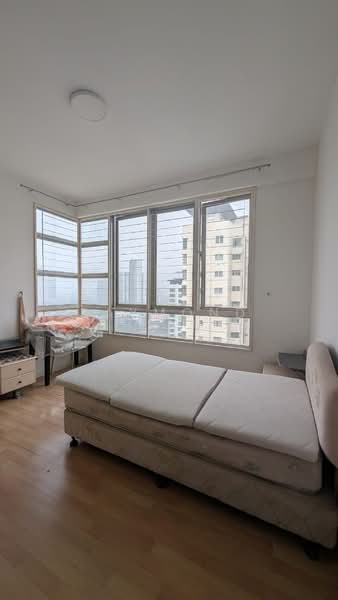 Kondominium untuk Dijual di The Tamarind - Raymond Chiang - Bedroom - PropertyGuru.com.my