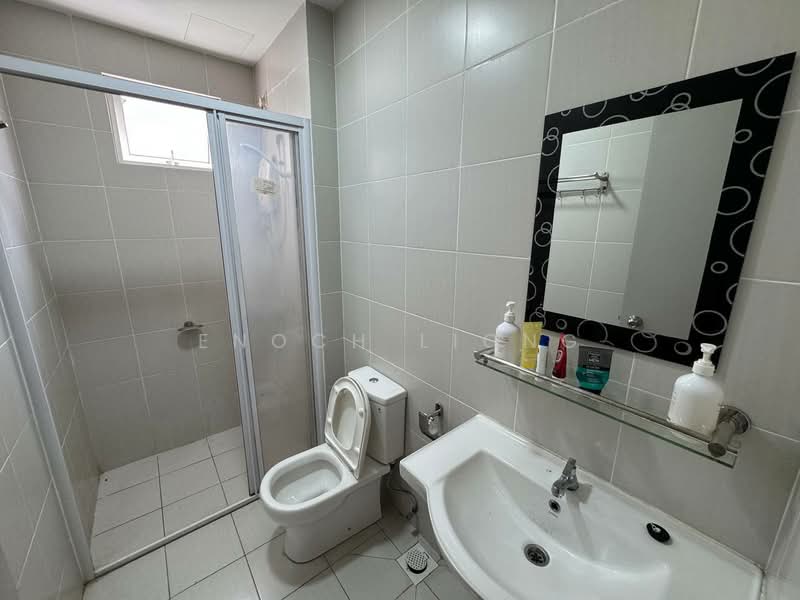 Servis Apartment untuk Disewa di Meridin Bayvue Serviced Apartment - Enoch Liong - Bathroom - PropertyGuru.com.my