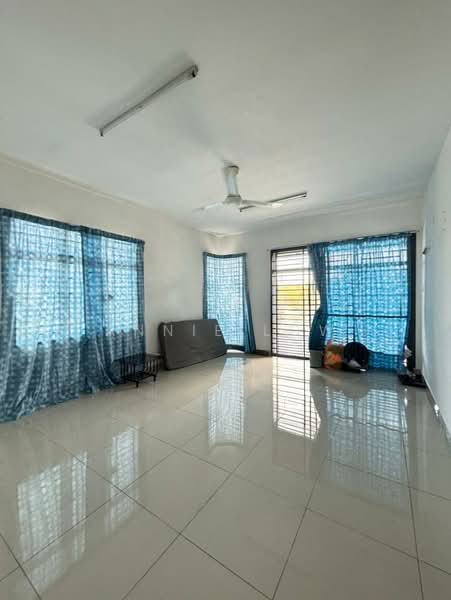 Rumah Teres 2 Tingkat untuk Dijual di Bandar Putra (Kulai) - Annie Low - Living Room - PropertyGuru.com.my