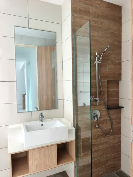 Servis Apartment untuk Disewa di Avara - Ron Liew - Bathroom - PropertyGuru.com.my