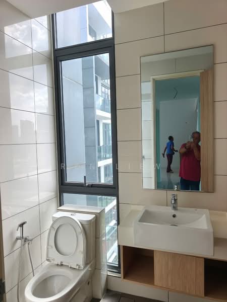 Servis Apartment untuk Disewa di Avara - Ron Liew - Bathroom - PropertyGuru.com.my