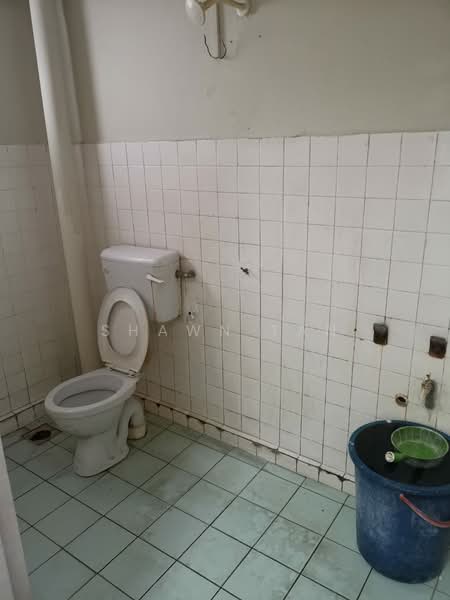Flat for Sale at Danau Kota Flat - Shawn Tan - Bathroom - PropertyGuru.com.my