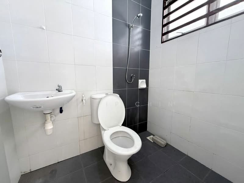Rumah Teres untuk Disewa di Bandar Putera 2 (Klang) - Philip Chin - Bathroom - PropertyGuru.com.my
