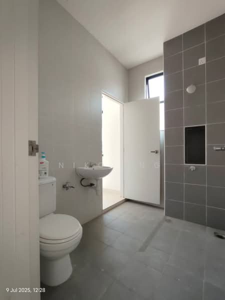 Rumah Teres 2 Tingkat untuk Disewa di Bandar Bistari Perdana (Pasir Gudang) - Niko Ong - Bathroom - PropertyGuru.com.my