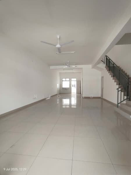 Rumah Teres 2 Tingkat untuk Disewa di Bandar Bistari Perdana (Pasir Gudang) - Niko Ong - Living Room - PropertyGuru.com.my