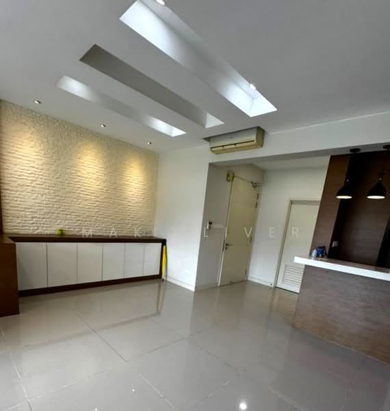 Kondominium untuk Dijual di Savanna 2 - Mak Oliver - Living Room - PropertyGuru.com.my