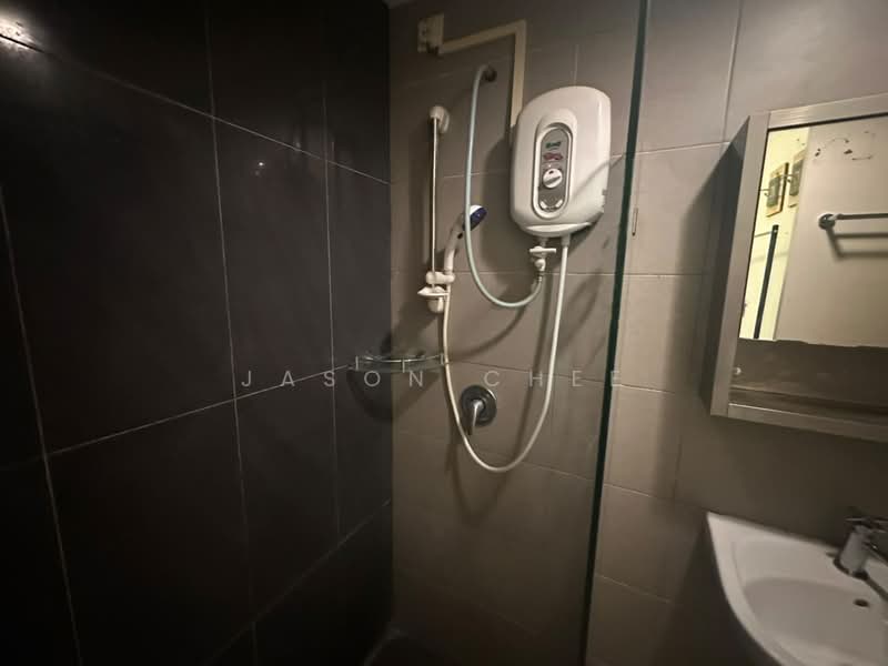 Servis Apartment untuk Disewa di Avenue D'Vogue - Jason Chee - Bathroom - PropertyGuru.com.my