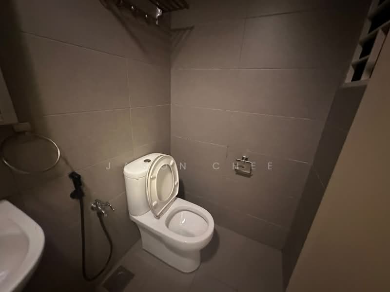 Servis Apartment untuk Disewa di Avenue D'Vogue - Jason Chee - Bathroom - PropertyGuru.com.my