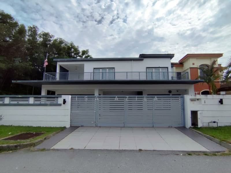 Semi-Detached House for Sale in Bandar Putra Permai (Seri Kembangan) - Lisa Azila - Exterior - PropertyGuru.com.my