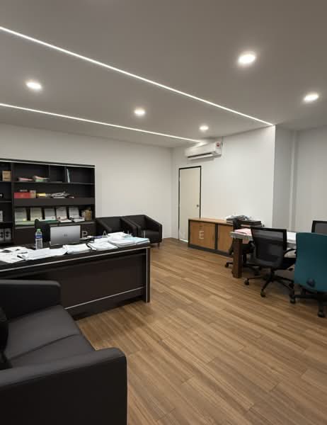 Office for Sale in Pusat Perdagangan Seri Kembangan (Seri Kembangan) - Pauline . - Interior - PropertyGuru.com.my