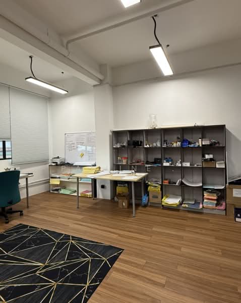 Office for Sale in Pusat Perdagangan Seri Kembangan (Seri Kembangan) - Pauline . - Study - PropertyGuru.com.my