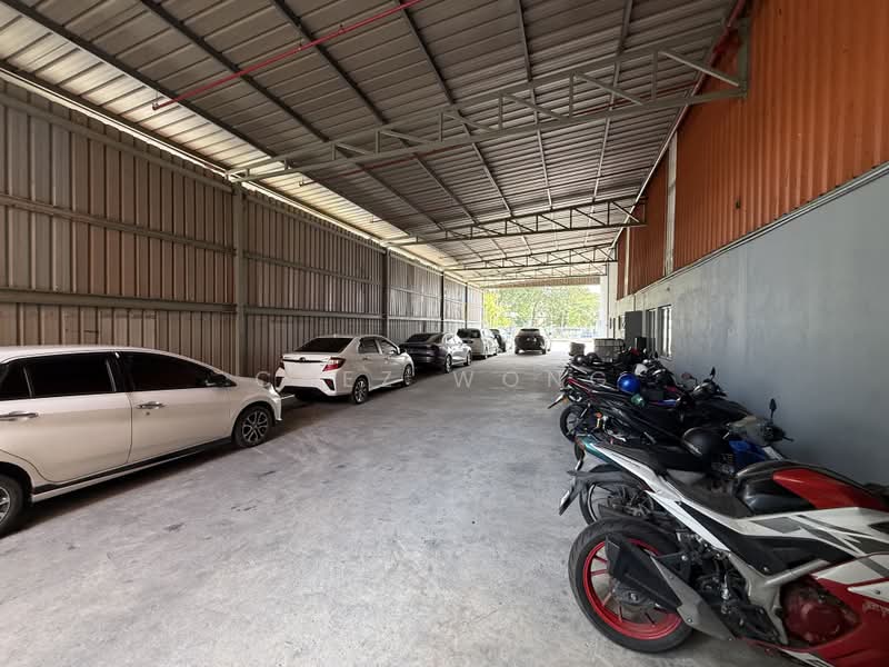 Warehouse for Sale in Seksyen 25 (Shah Alam) - Chez Wong - Car Park - PropertyGuru.com.my