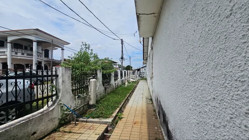 Rumah Banglo untuk Dijual di Taman Sin Hoe (Bukit Baru) - BL Bong - Exterior - PropertyGuru.com.my