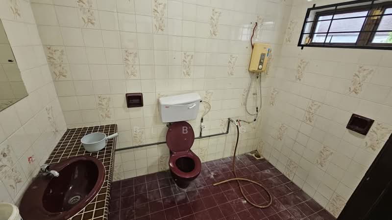 Rumah Banglo untuk Dijual di Taman Sin Hoe (Bukit Baru) - BL Bong - Bathroom - PropertyGuru.com.my