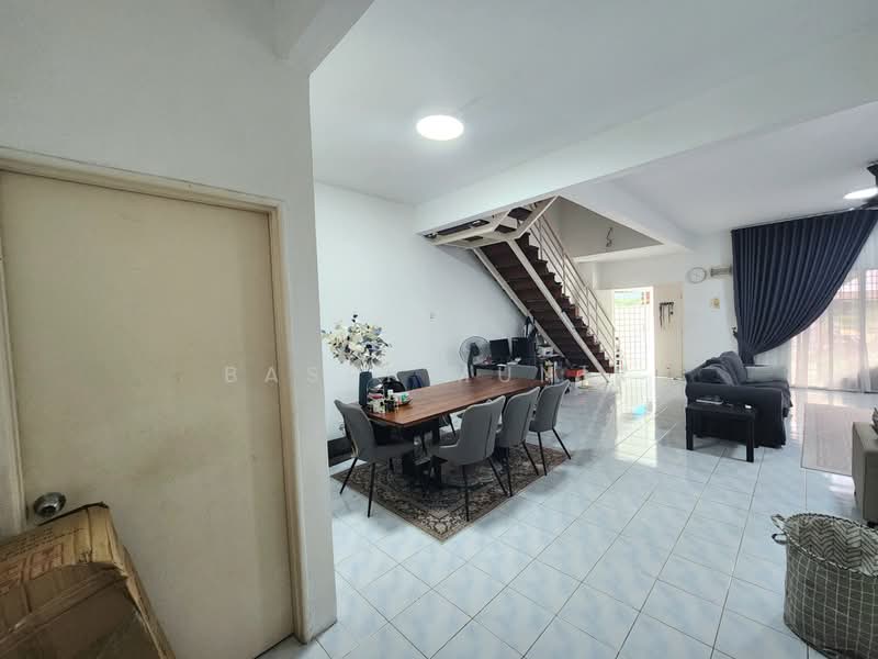 Rumah Teres 2 Tingkat untuk Dijual di Ukay Perdana (Ulu Kelang) - Basri Munir - Living Room - PropertyGuru.com.my