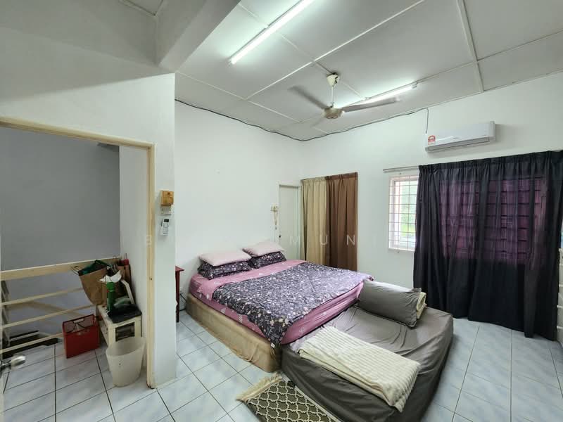 Rumah Teres 2 Tingkat untuk Dijual di Ukay Perdana (Ulu Kelang) - Basri Munir - Bedroom - PropertyGuru.com.my