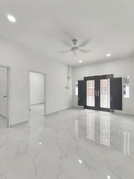 Rumah Teres 1 Tingkat untuk Dijual di Taman Abad (Johor Bahru) - Han Yong Ang - Living Room - PropertyGuru.com.my