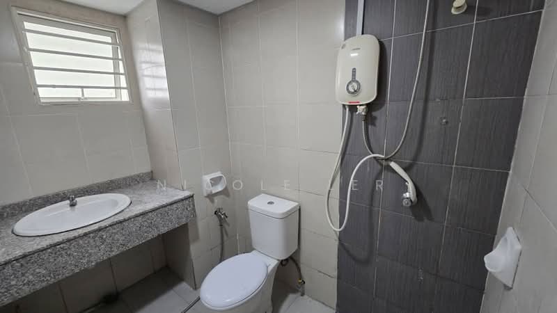 Kondominium untuk Dijual di Sri Ampang Hilir - Nicole Ler - Master bedroom attached Bathroom - PropertyGuru.com.my