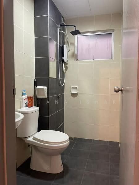 Townhouse for Sale in Kuala Selangor (Selangor) - Rohana Ishak - Bathroom - PropertyGuru.com.my