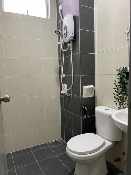 Townhouse for Sale in Kuala Selangor (Selangor) - Rohana Ishak - Bathroom - PropertyGuru.com.my