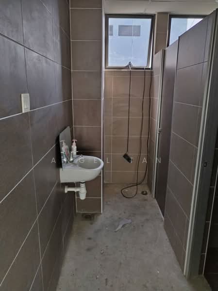 Kilang untuk Dijual di Kawasan Perindustrian SILC (Iskandar Puteri (Nusajaya)) - Angel Tan - Bathroom - PropertyGuru.com.my