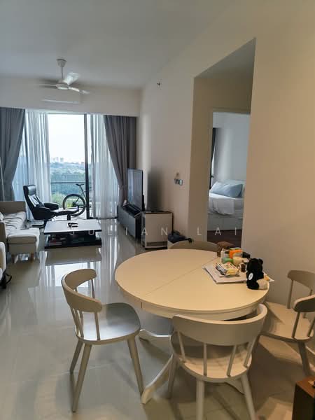 Servis Apartment untuk Dijual di Senada Residence @ KLGCC Resort - Julian Lai - Living Room - PropertyGuru.com.my