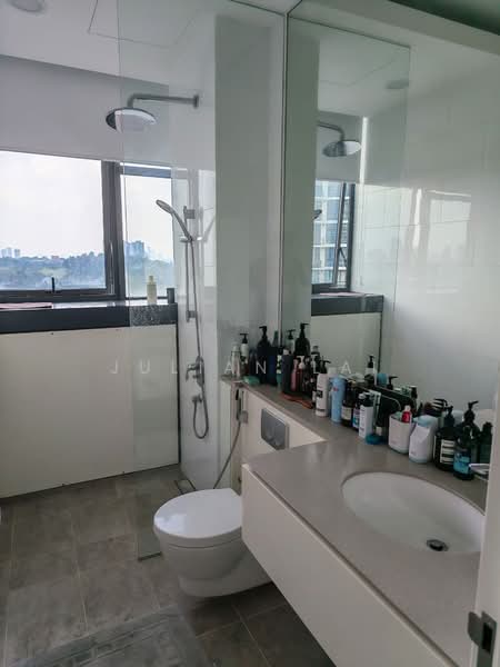 Servis Apartment untuk Dijual di Senada Residence @ KLGCC Resort - Julian Lai - Bathroom - PropertyGuru.com.my