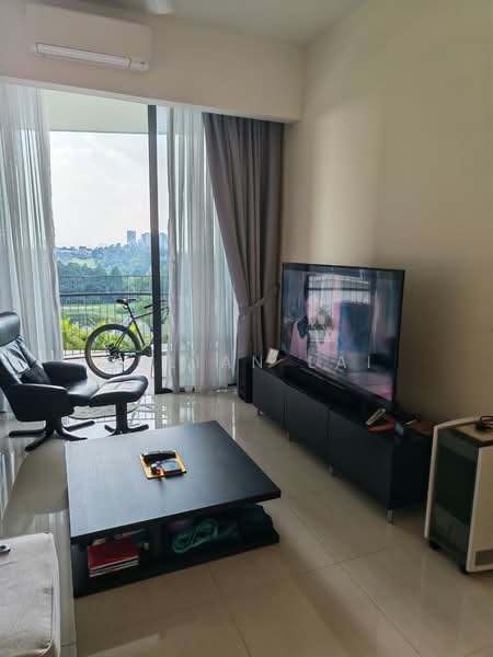 Servis Apartment untuk Dijual di Senada Residence @ KLGCC Resort - Julian Lai - Living Room - PropertyGuru.com.my
