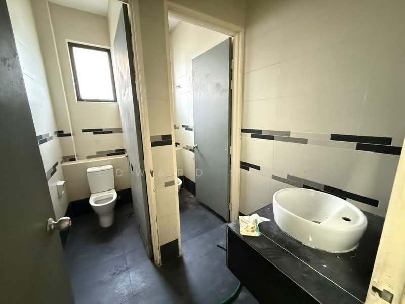 Factory for Sale in Eco Business Park 1 (Johor Bahru) - Edward Siow - Bathroom - PropertyGuru.com.my