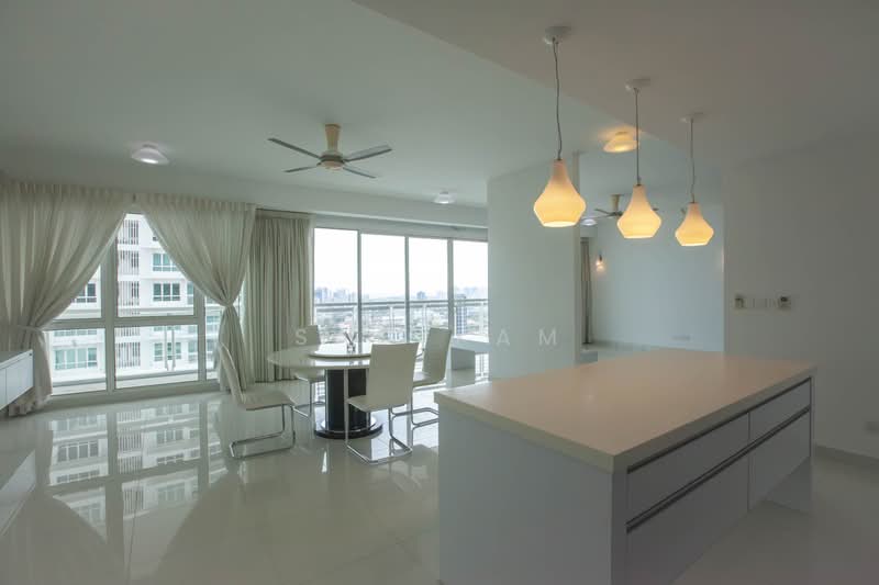 Kondominium untuk Dijual di Gurney Paragon - Sam Kam - Living Room - PropertyGuru.com.my