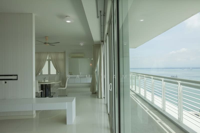 Kondominium untuk Dijual di Gurney Paragon - Sam Kam - Living Room - PropertyGuru.com.my