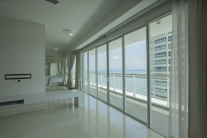 Kondominium untuk Dijual di Gurney Paragon - Sam Kam - Balcony - PropertyGuru.com.my