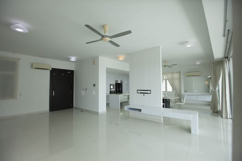 Kondominium untuk Dijual di Gurney Paragon - Sam Kam - Living Room - PropertyGuru.com.my