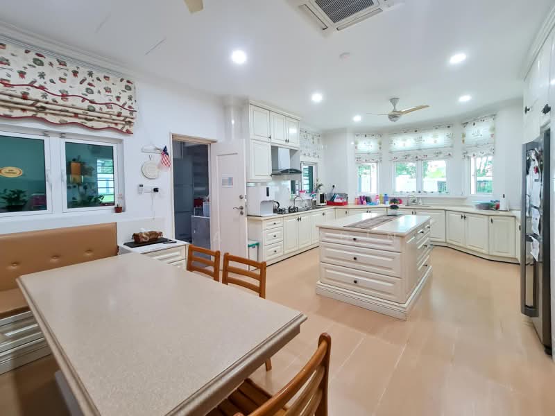 Rumah Banglo untuk Dijual di Seksyen 10 (Shah Alam) - Sa'a Nordin - Kitchen - PropertyGuru.com.my