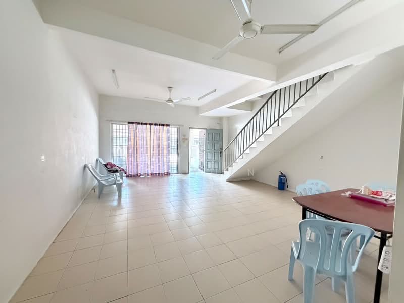 Rumah Teres 2 Tingkat untuk Dijual di Bandar Barat (Kampar) - Mr Yuen - Living Room - PropertyGuru.com.my