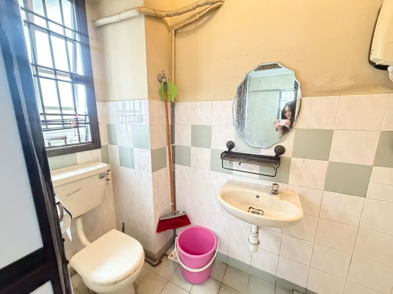 Pangsapuri untuk Dijual di Sri Impian Apartment - Chen Shieh Yu - Bathroom - PropertyGuru.com.my