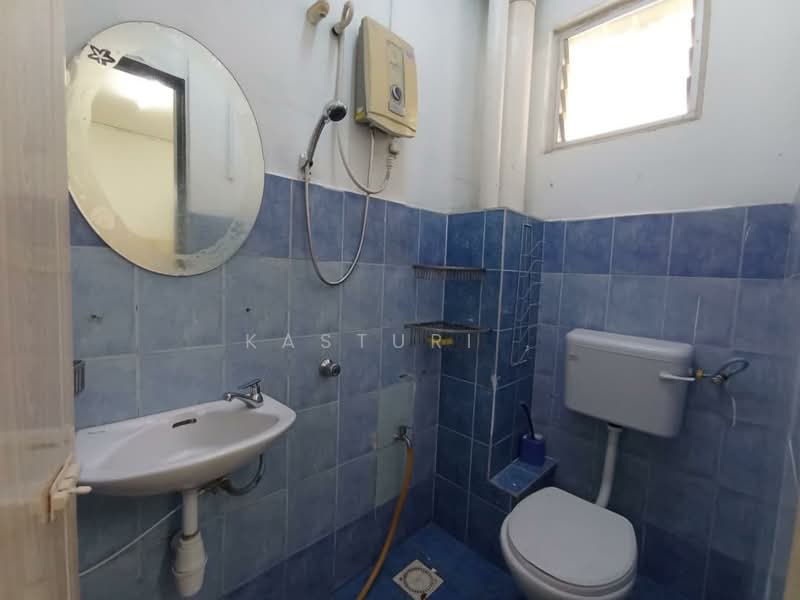 Pangsapuri untuk Disewa di Mentari Court - Kasturi . - Bathroom - PropertyGuru.com.my