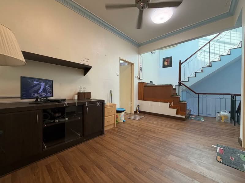Rumah Teres 2.5-Tingkat untuk Disewa di Taman Perling (Perling) - Alexius Lim - Living Room - PropertyGuru.com.my