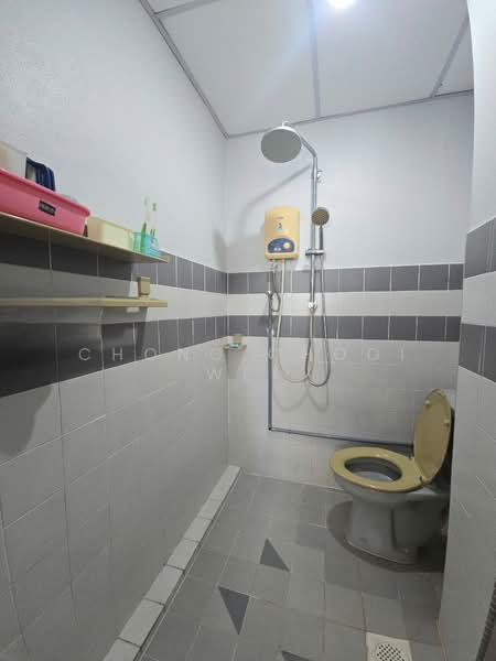 Pangsapuri untuk Dijual di Marine Mansion - Chong Chooi Wei - Bathroom - PropertyGuru.com.my