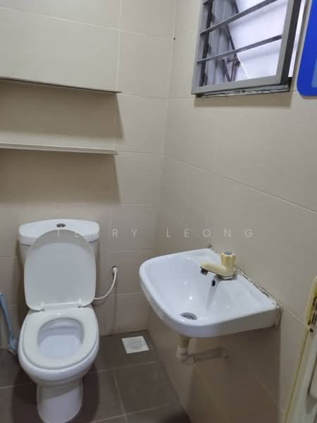 Rumah Bandar untuk Disewa di Seksyen 8 (Petaling Jaya) - Terry Leong - Bathroom - PropertyGuru.com.my