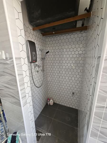 Rumah Flat untuk Dijual di Rumah Pangsa Aunler - Vito Lee - Bathroom - PropertyGuru.com.my