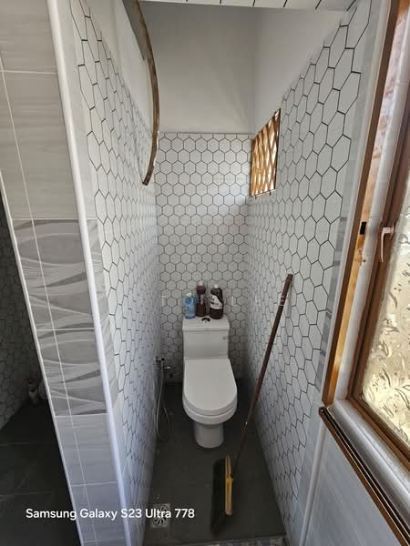 Rumah Flat untuk Dijual di Rumah Pangsa Aunler - Vito Lee - Bathroom - PropertyGuru.com.my