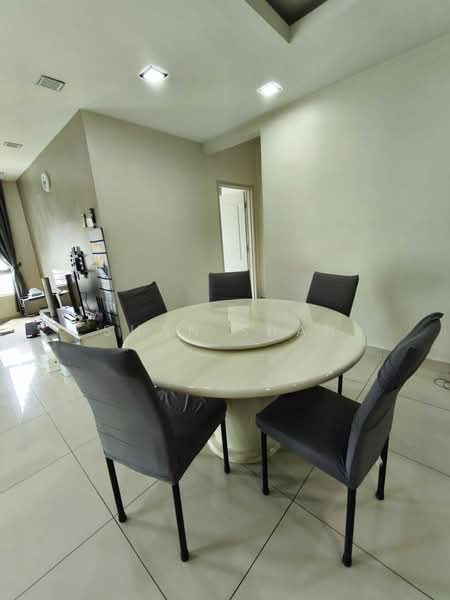 Kondominium untuk Dijual di Atmosfera Kondominium - Shan Shan - Dining Room - PropertyGuru.com.my