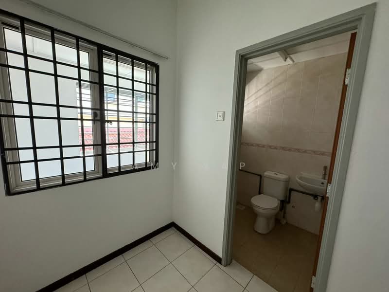 2.5-storey Terraced House for Sale in Taman Usahawan (Kepong) - Amy Yap - Bathroom - PropertyGuru.com.my
