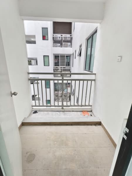 Kondominium untuk Disewa di Mizumi Residences - Keira Low - Balcony - PropertyGuru.com.my