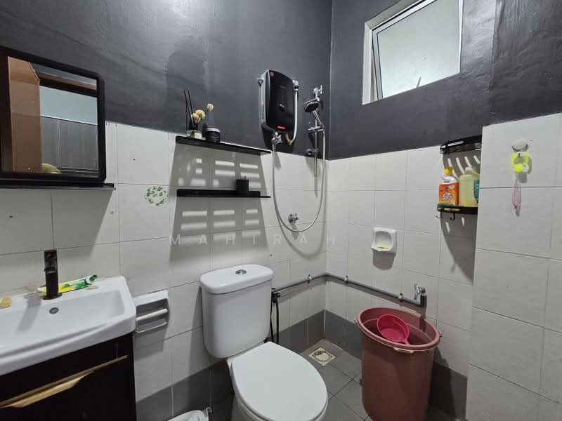 Rumah Teres 2 Tingkat untuk Dijual di Kajang (Selangor) - Mahirah . - Bathroom - PropertyGuru.com.my