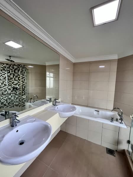 Kondominium untuk Disewa di 9 Bukit Utama Condominium - Jc Lee - Bathroom - PropertyGuru.com.my