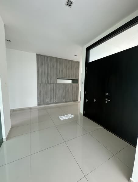 Rumah Banglo untuk Dijual di Bukit Jelutong (Shah Alam) - Jess Tee - Entrance - PropertyGuru.com.my