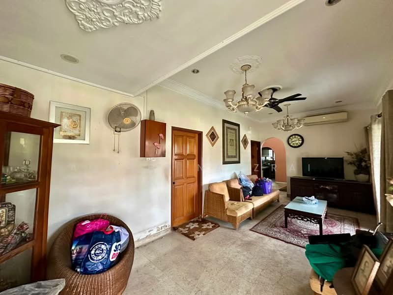 1-storey Terraced House for Sale in Kelana Jaya (Petaling Jaya) - Ammeer Nadzrai - Living Room - PropertyGuru.com.my